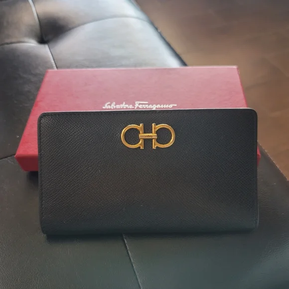 Salvatore Ferragamo Wallet - Picture 4 of 12